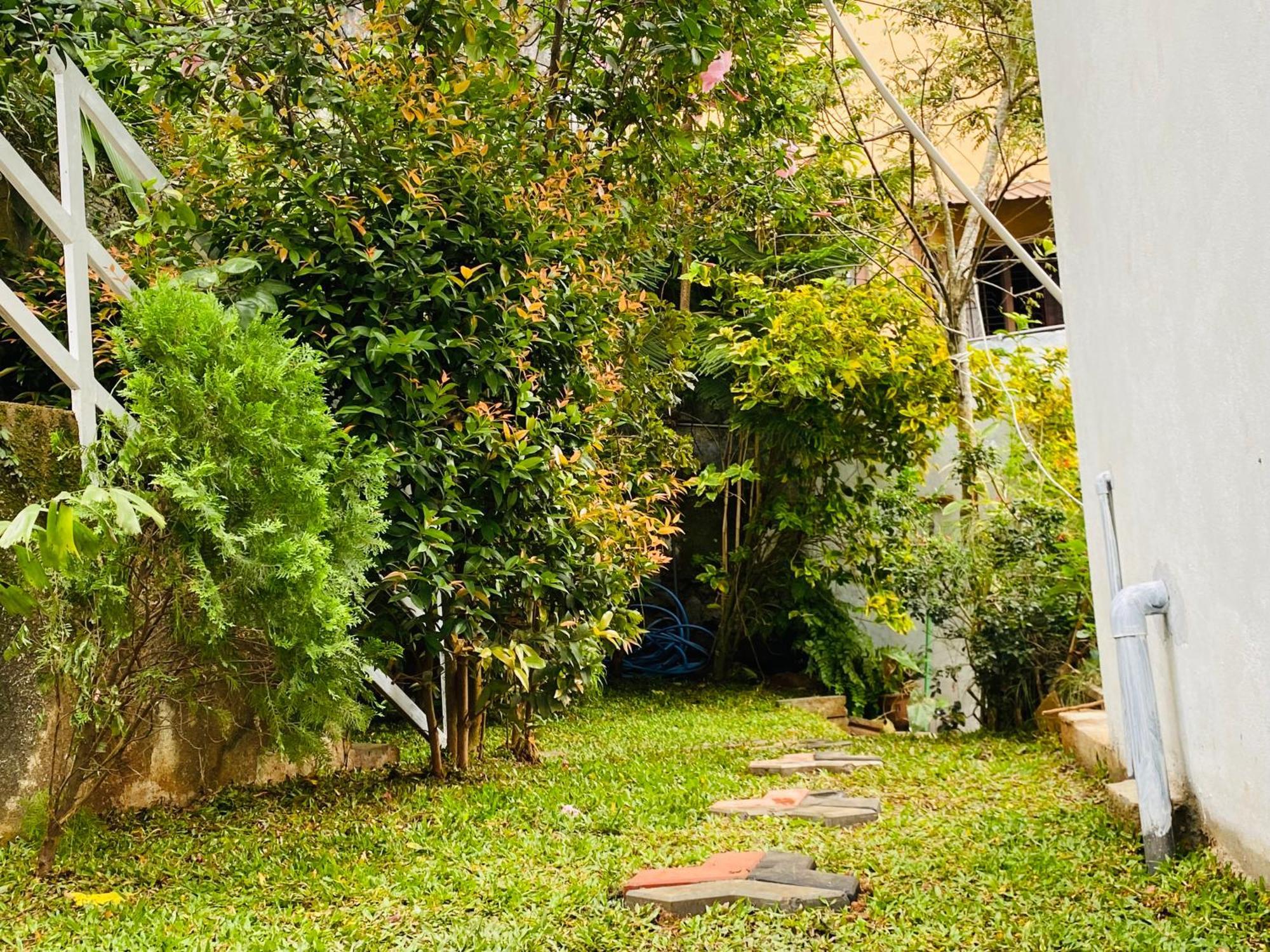 Heaven Breeze Hotel Kandy Exterior photo